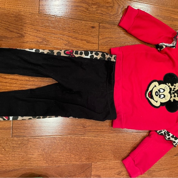 Babyhug Disney Cotton Woven Mid Thigh Shorts with Minnie Mouse Print - Multicolour main image 1